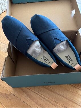 Toms Navy Canvas Women's Slip-On Flats